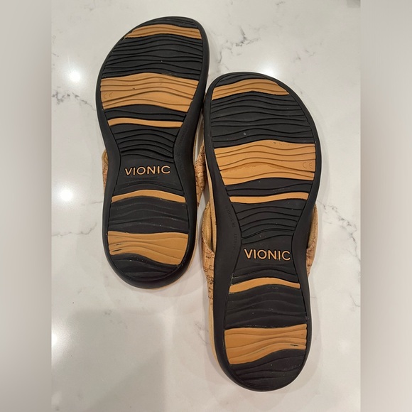 Vionic Bella Cork Flip Flops, size 8. - Picture 2 of 5